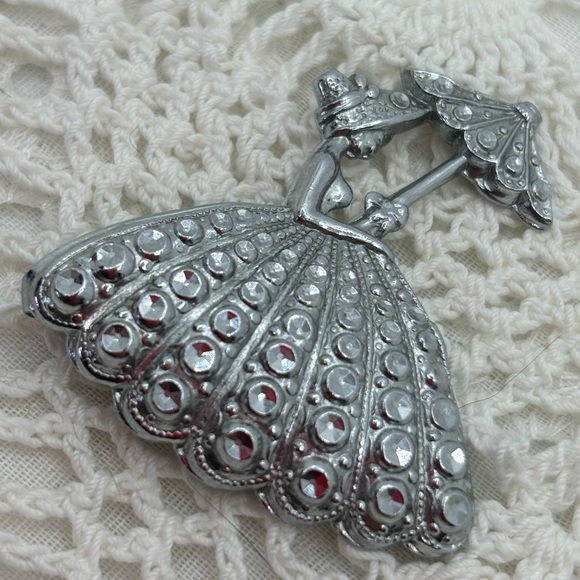 Vintage Staybrite Crinoline Lady Brooch - Picture 2 of 5